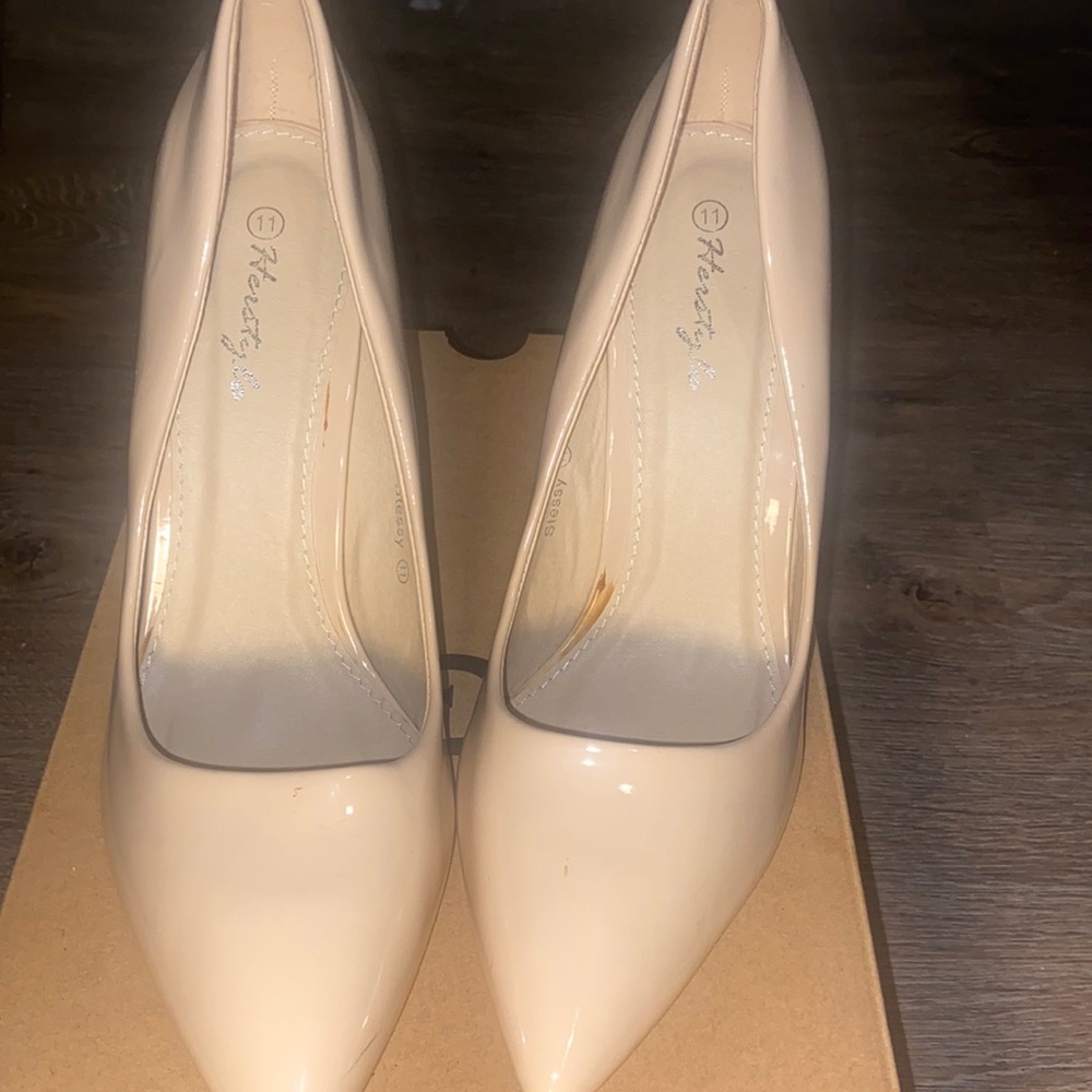 Patent Leather Nude pumps